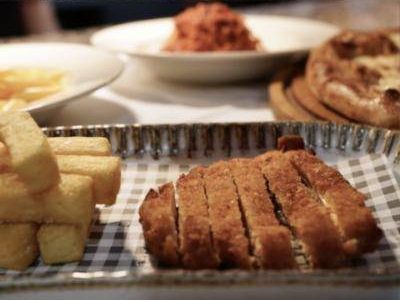 Breaded cutlet with chips