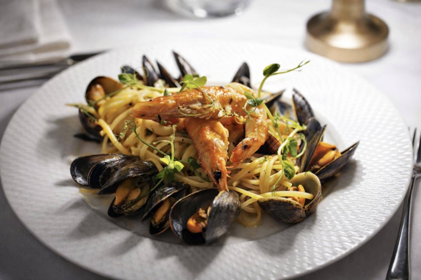 Seafood linguine with prawns, mussels and clams